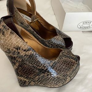 Steve Madden Wedge Size 9 - Like New